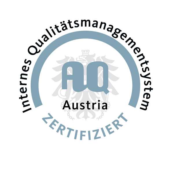 Logo mit Internes Qualitätsmanagementsystem in einem Kreisbogen, in der Mitte AQ Austria, im Hintergrund ein Adler-Emblem und darunter ZERTIFIZIERT, das auf die Zertifizierung des Qualitätsmanagements hinweist.