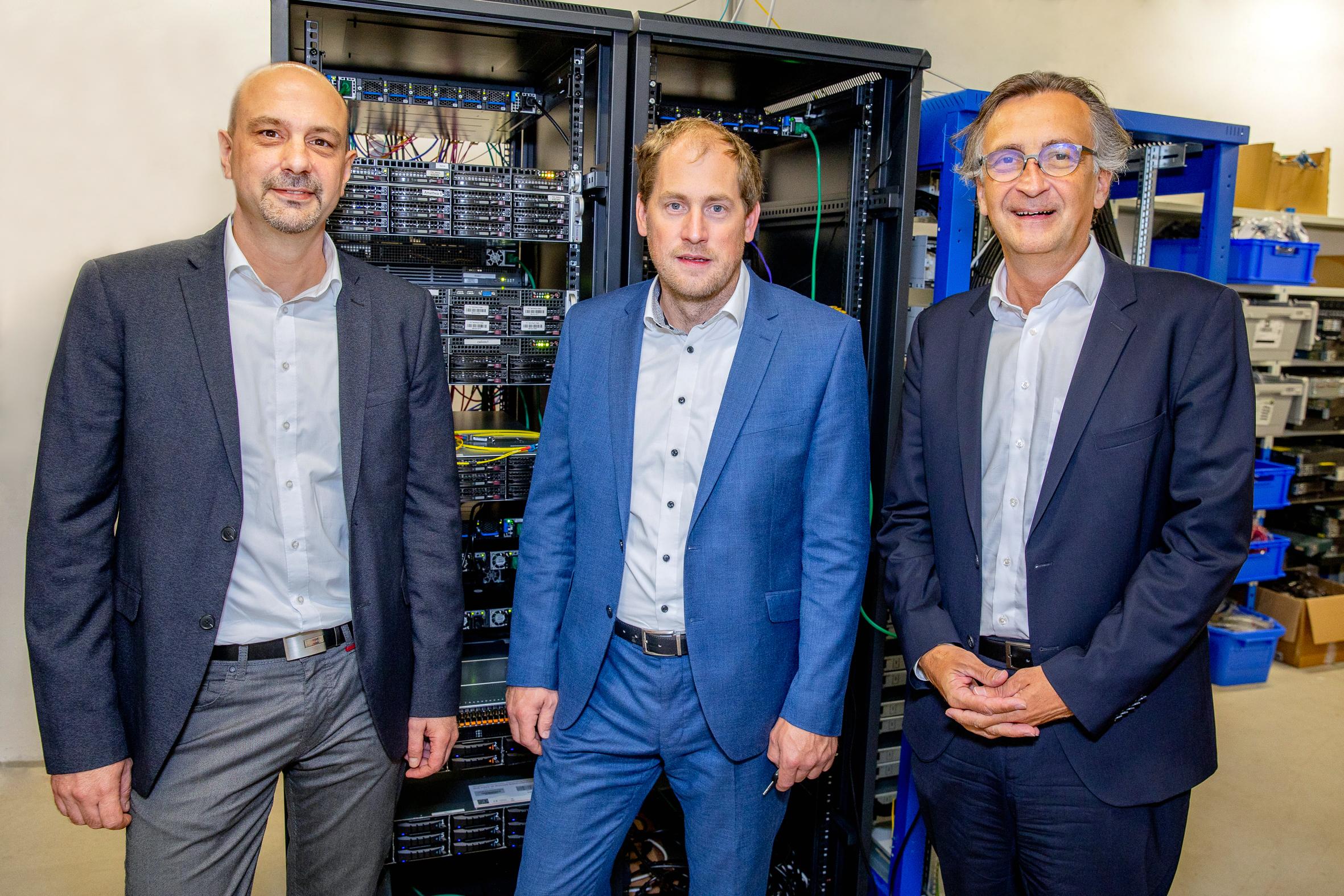 Florian Eckkrammer, Johann Schachner, Thomas Rosenthaler vor Servern