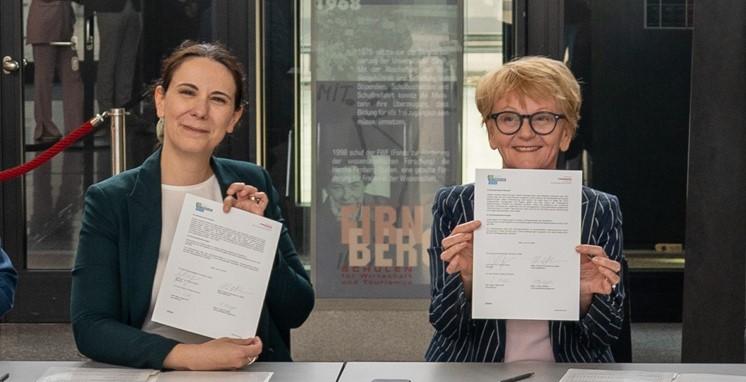 Vertragsverlängerung Hertha Firnberg Schulen