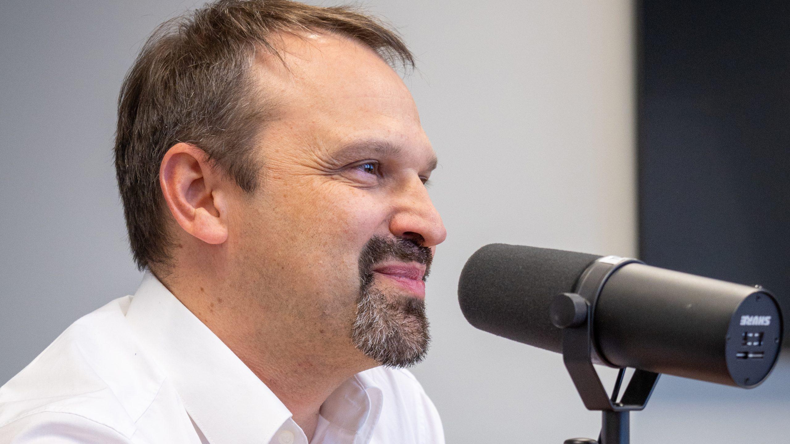 Christian Nebenführ mit Mikro