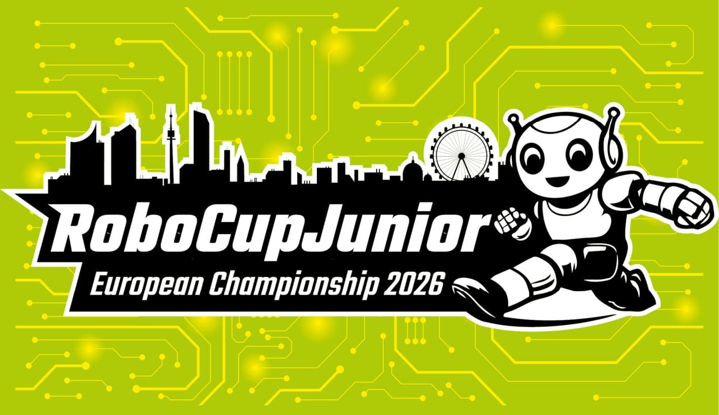 Ein lächelndes Roboter-Maskottchen läuft neben einer schwarzen Stadtsilhouette mit einem Riesenrad. Der Text lautet RoboCupJunior European Championship 2026 auf einem neongrünen Leiterplattenhintergrund.