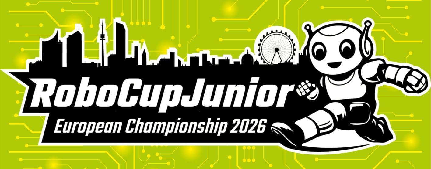 Ein Logo für die RoboCupJunior European Championship 2026 zeigt einen lächelnden Roboter, der vor einer Stadtsilhouette mit Wahrzeichen und einem Riesenrad läuft, vor einem Hintergrund aus grünen Leiterplatten.
