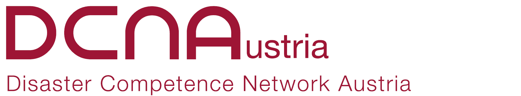 Logo für DCNA Österreich. Der Text lautet: DCNAustria Disaster Competence Network Austria in fetten kastanienbraunen Buchstaben auf hellem Hintergrund.