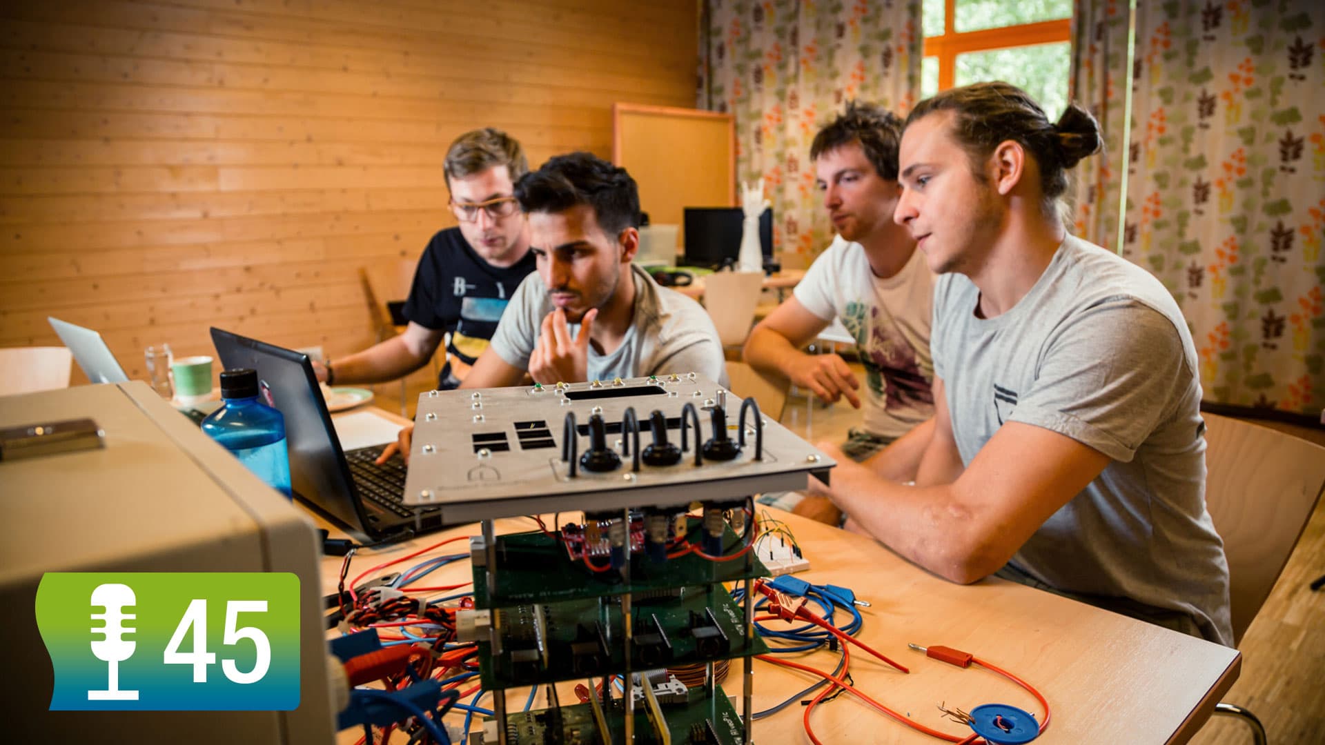 Studierende bei der MedTec Summer Academy
