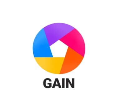 Ein farbenfrohes, kreisförmiges Logo aus fünf Segmenten in Blau, Lila, Rosa, Orange und Gelb, die in der Mitte ein Fünfeck bilden, darunter das Wort GAIN in fetten schwarzen Buchstaben.
