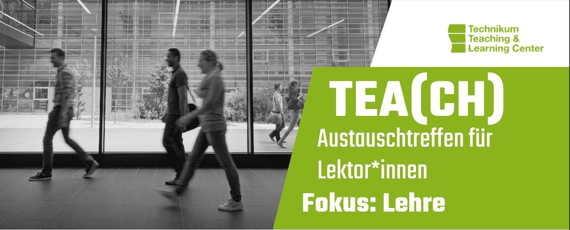 Menschen gehen an großen Glasfenstern vorbei. Auf einem grün-weißen Banner steht: Technikum Teaching & Learning Center. TEA(CH) – Austauschtreffen für Lektor*innen. Schwerpunkt: Lehre.