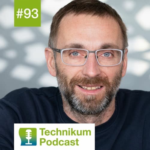Projektleiter Martin Deinhofer mit Brille und Bart, über das Bild sind die Schriftzüge #93 und Technikum Podcast eingeblendet.